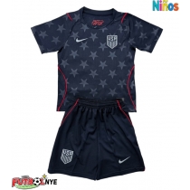 Camiseta Estados Unidos Tyler Adams #4 Visitante Equipación para niños Mundial 2026 manga corta (+ pantalones cortos)